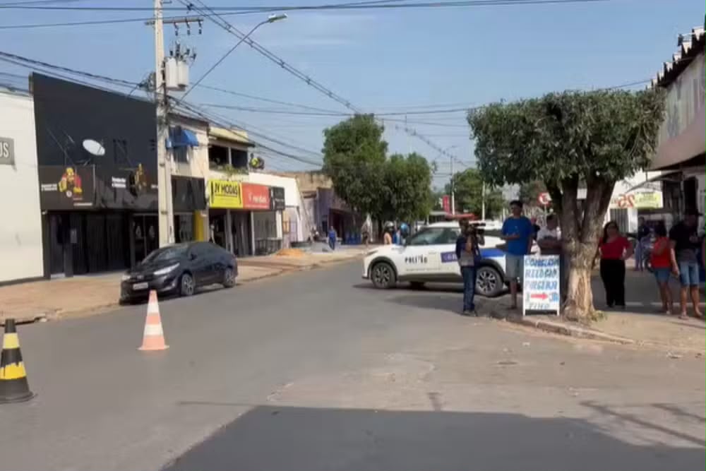 CÂMERA DE SEGURANÇA FLAGRA ACIDENTE FATAL DE JOVEM MOTOCICLISTA NO BAIRRO PEDRA 90 EM CUIABÁ