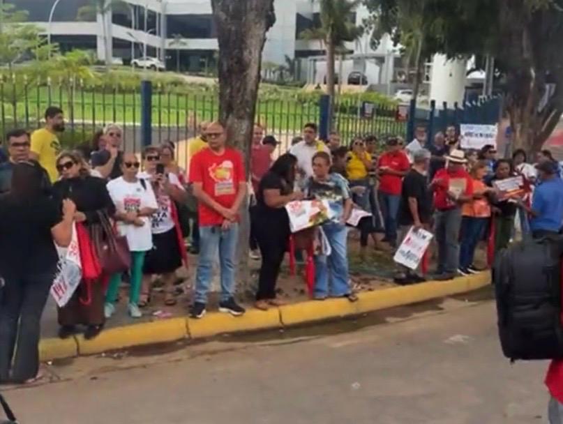 SERVIDORES DE MT SE MOBILIZAM EM CUIABÁ POR CONSIGNADOS, RECOMPOSIÇÃO SALARIAL E FIM DA CONTRIBUIÇÃO PREVIDENCIÁRIA