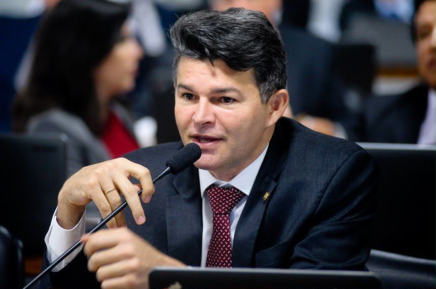 ZÉ MEDEIROS DEFENDE SEGURANÇA JURÍDICA E CITA MOVIMENTO DE EMPRESAS BRASILEIRAS PARA O PARAGUAI
