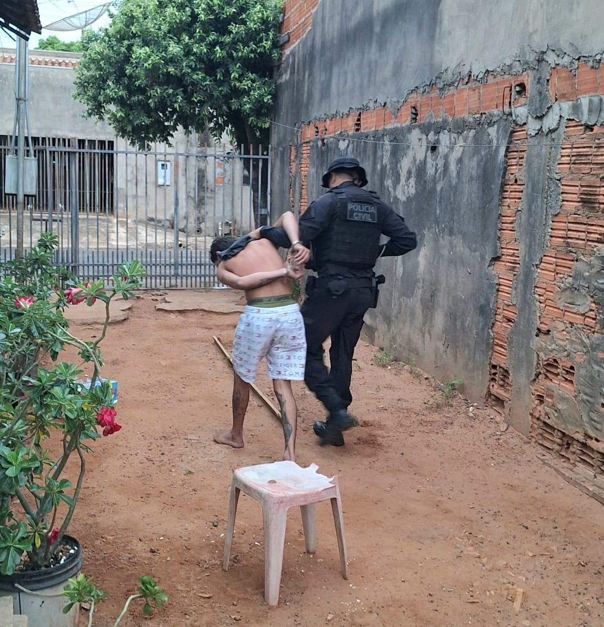 OPERAÇÃO CUMPRE 28 MANDADOS CONTRA FACÇÃO QUE PROMOVIA TREINAMENTO ARMADO EM MATO GROSSO