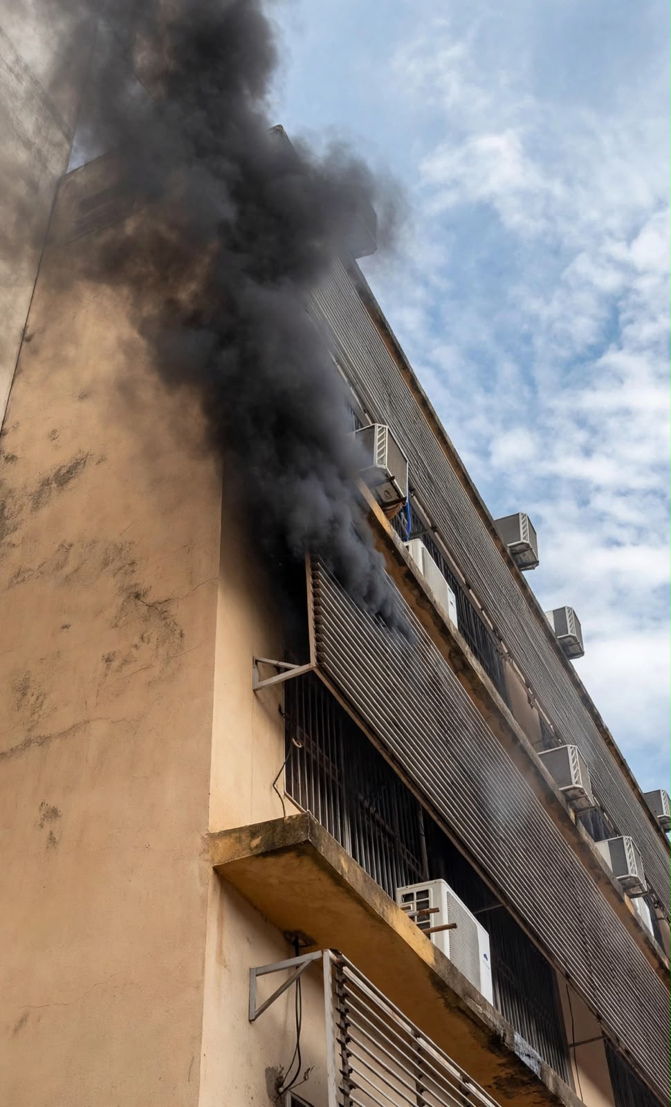 PRINCÍPIO DE INCÊNDIO EM AR-CONDICIONADO SUSPENDE AULAS EM BLOCOS DA UFMT