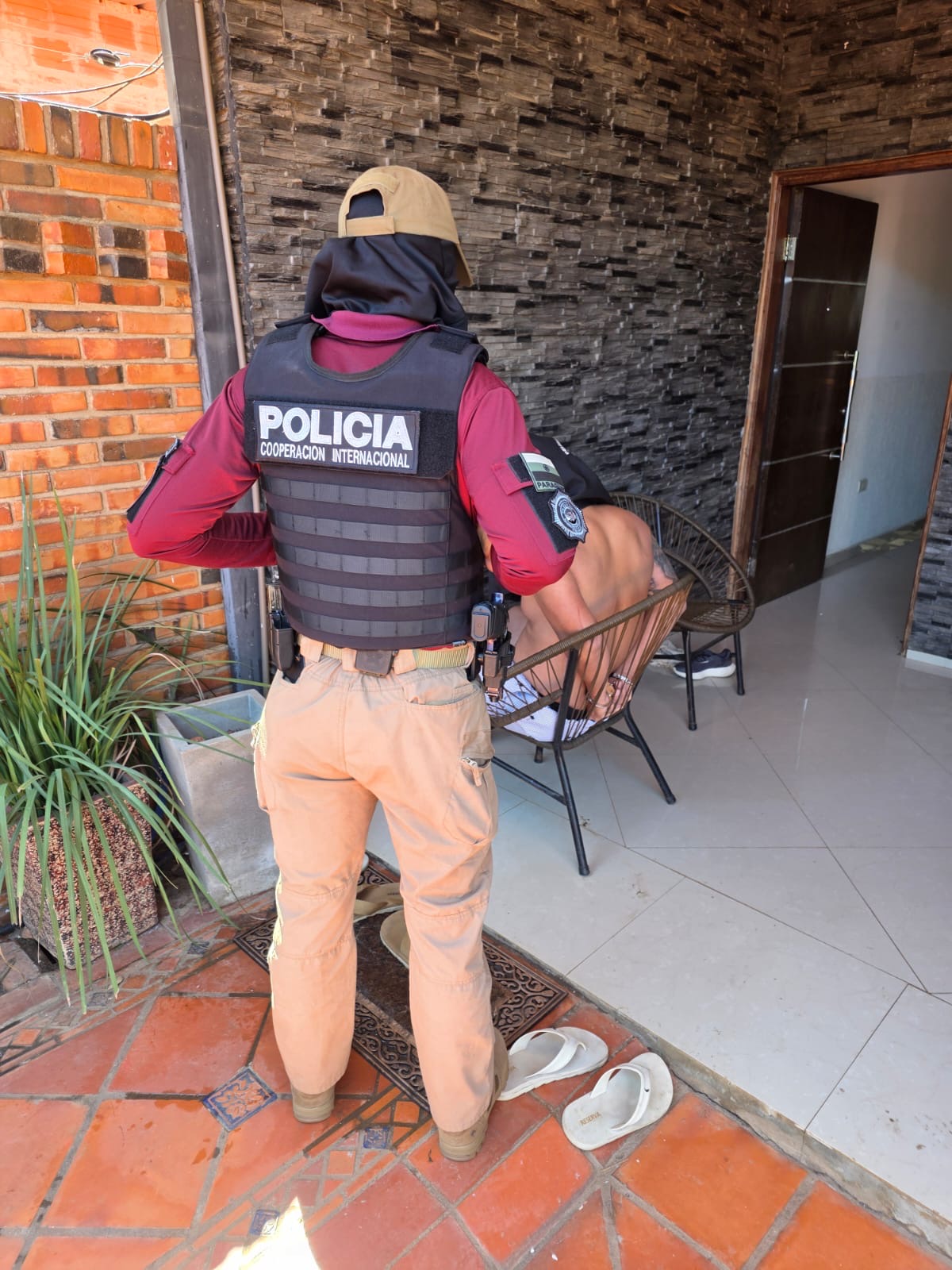 FORAGIDO DA JUSTIÇA DE MATO GROSSO APONTADO COMO LIDERANÇA DE FACÇÃO CRIMINOSA É PRESO NO PARAGUAI